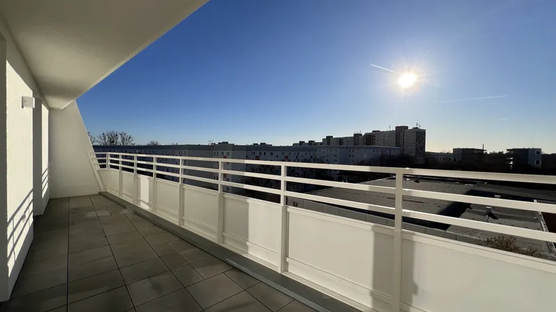 Großer West-Balkon mit unverbautem Blick. — photo 1